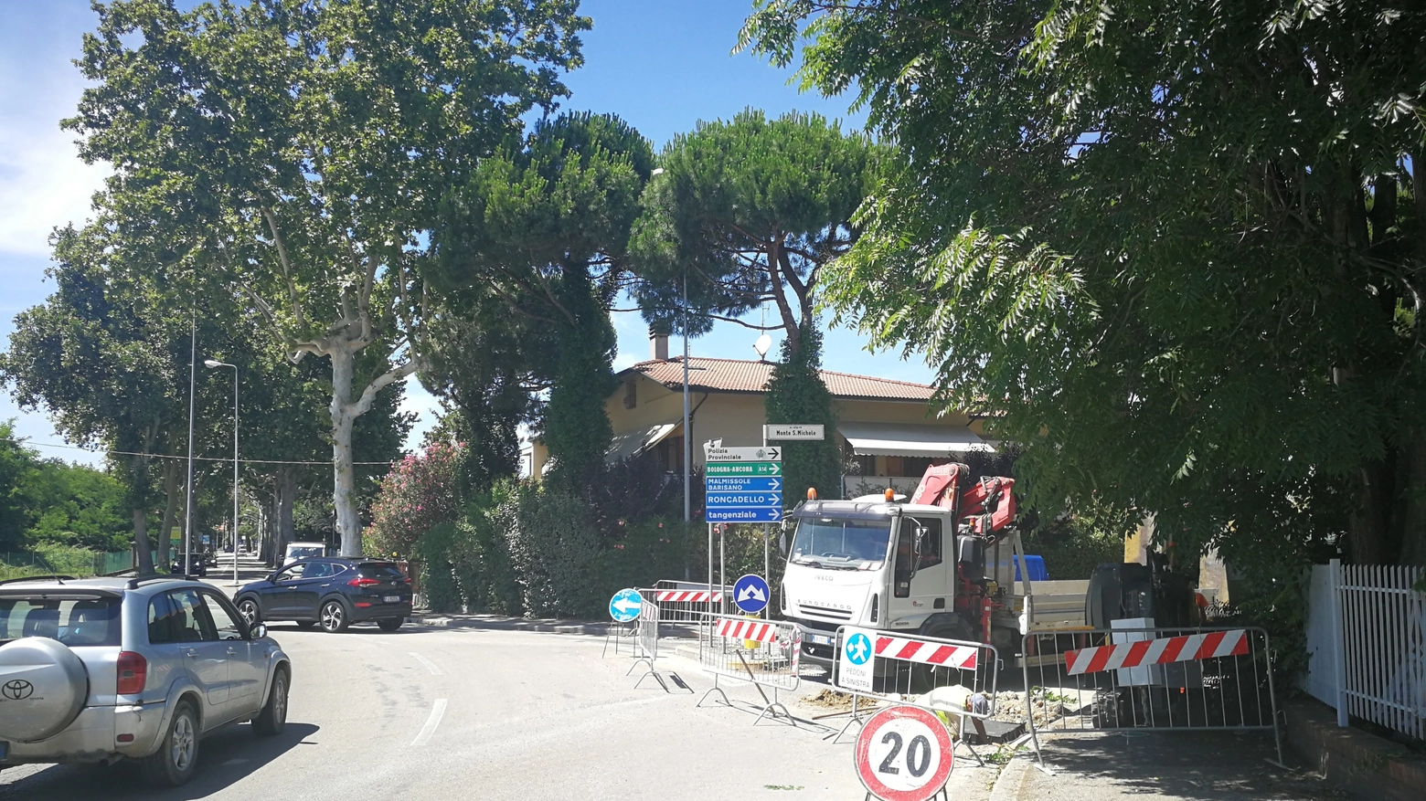 I lavori stradali alla rotonda fra via Gorizia e via Monte San Michele