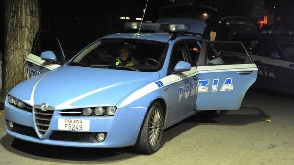 Un'auto in servizio della polizia
