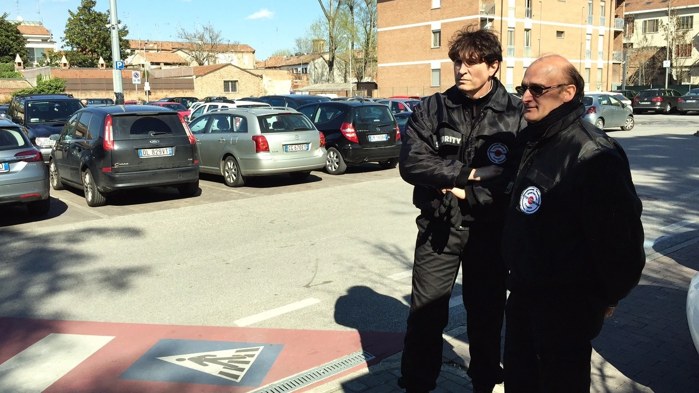 Ferrara, vigilantes nei parcheggi contro gli abusivi