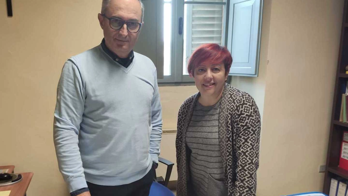 Daniele Bartolucci, 63 anni, in pensione, insieme al sindaco Fernanda Sacchi