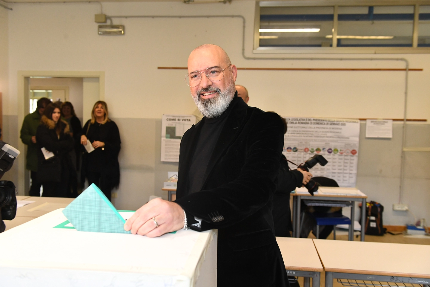 Bonaccini ha votato a Campogalliano (Foto Fiocchi)