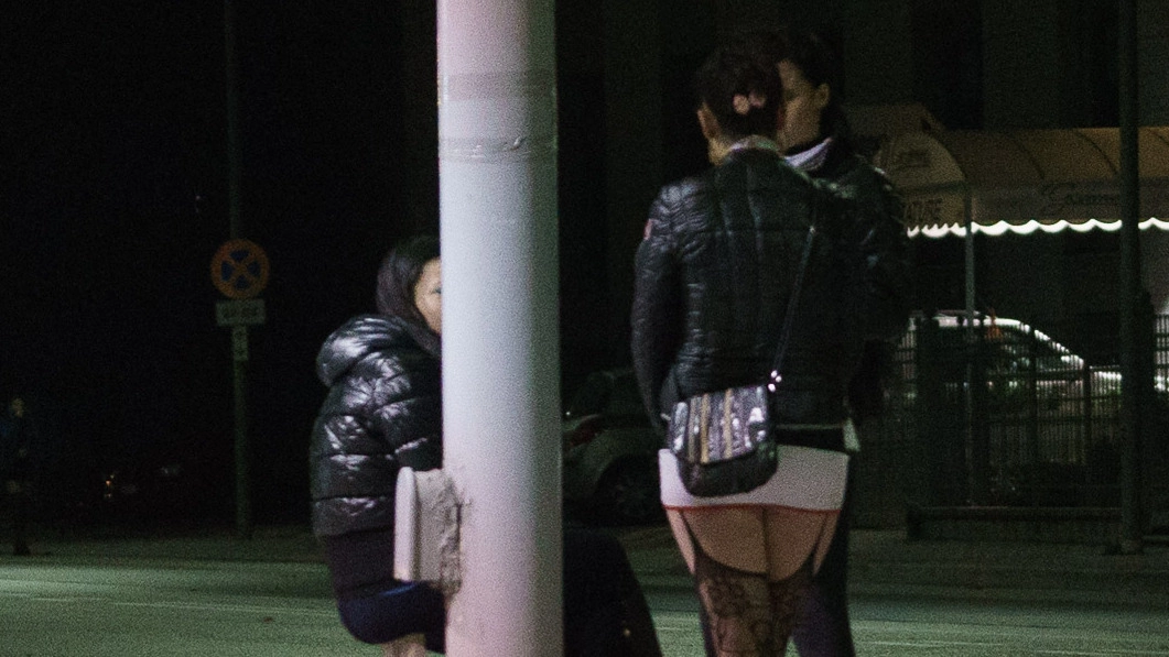 Prostitute in strada a Porto Sant’Elpidio (foto d’archivio)