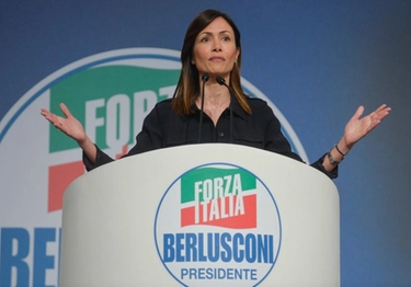 Elezioni, Mara Carfagna lascia Forza Italia. Tajani: chi va via si dimetta dal Parlamento