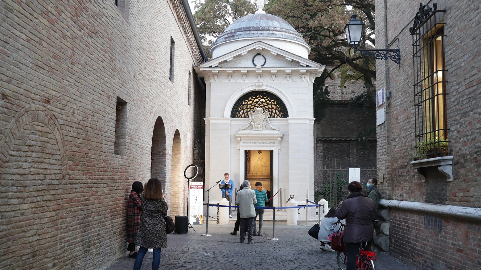 La tomba di Dante, a Ravenna, citata dalla trasmissione tv 'Paese che vai' (Zani)