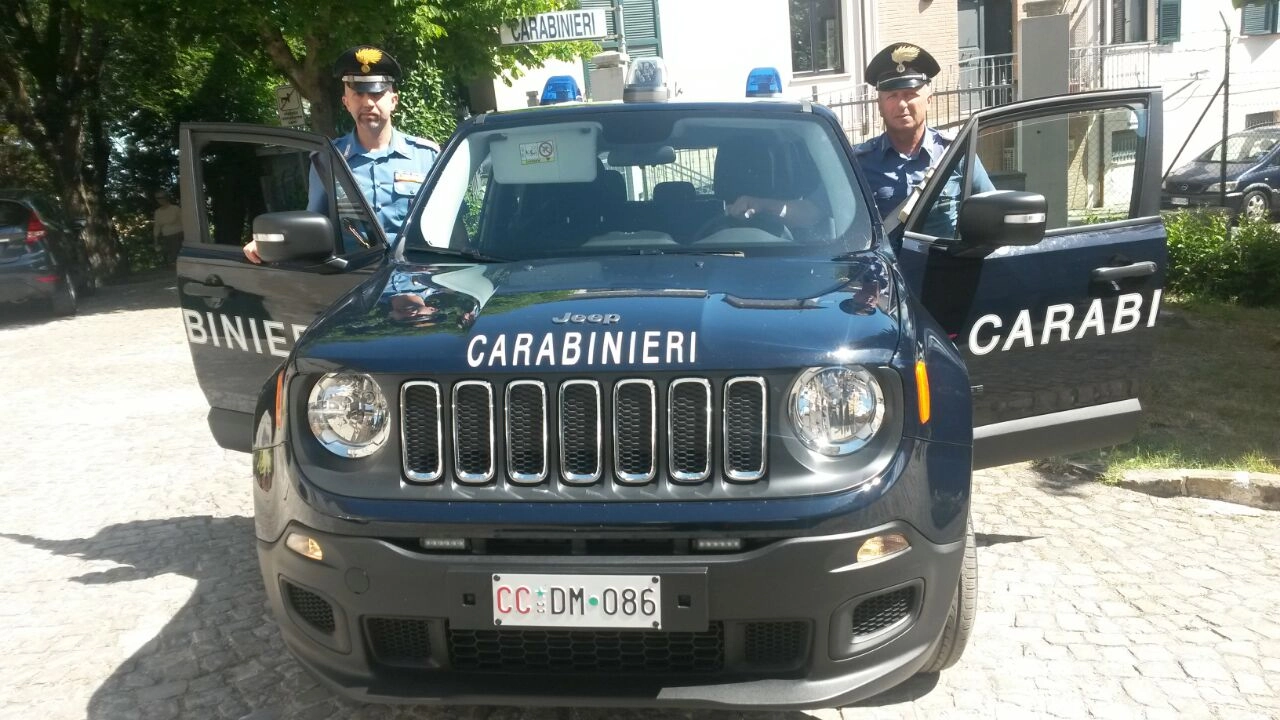 I carabinieri hanno portato l'operaio a Montacuto