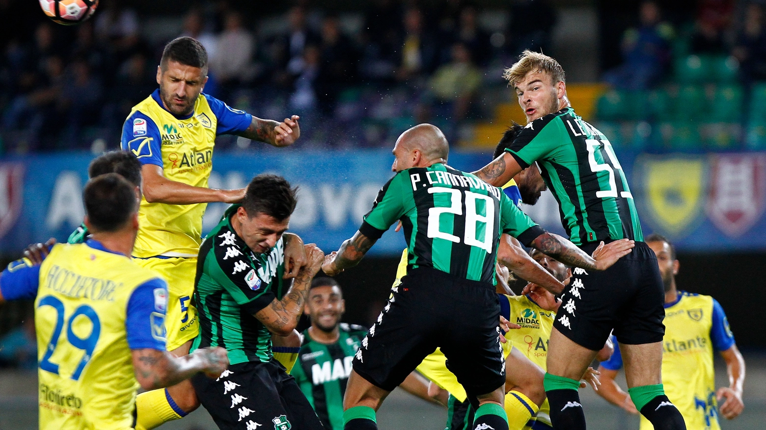 Un momento del match contro il Chievo (Foto Lapresse)
