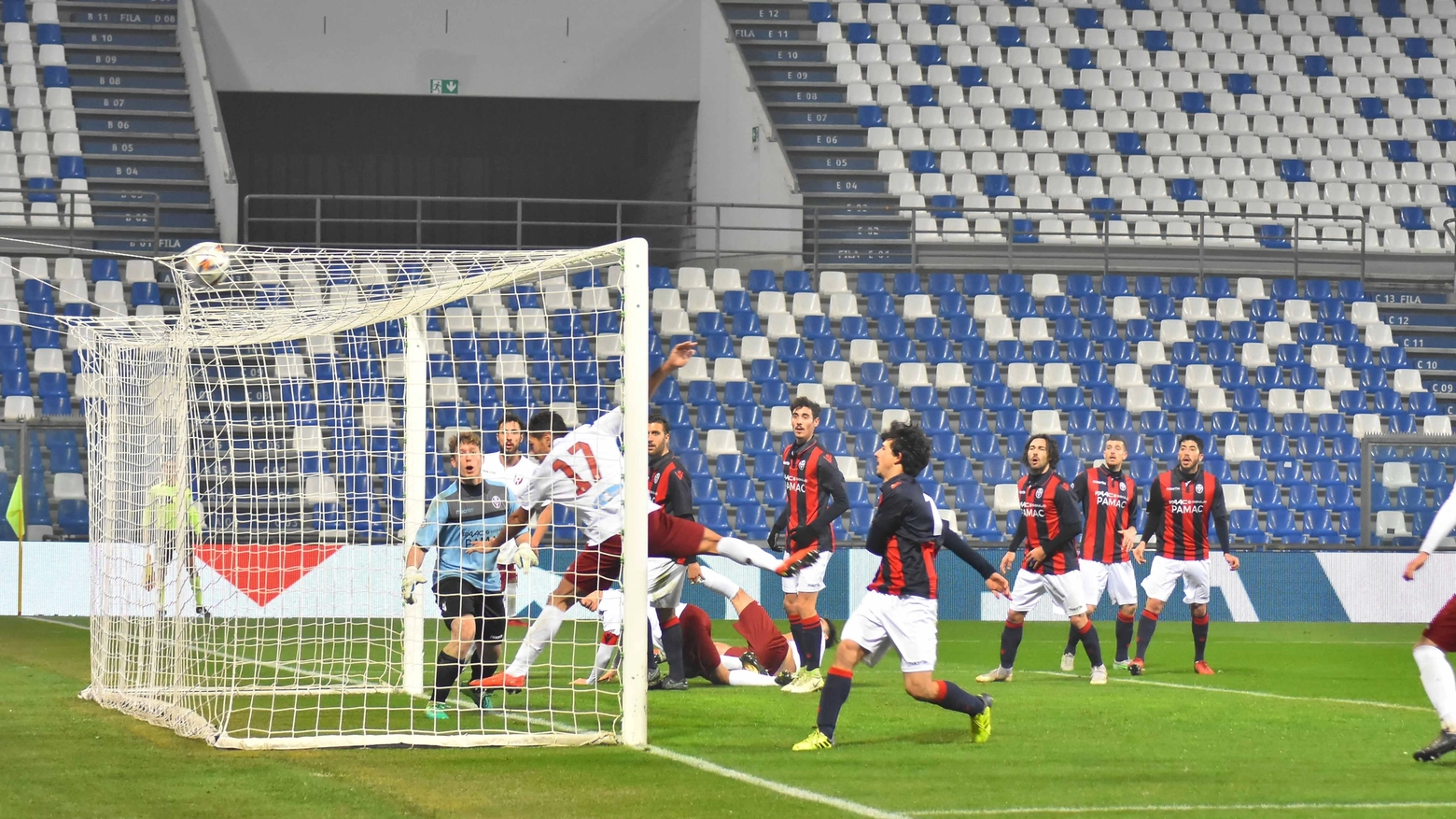 Antonio Broso sigla il terzo gol granata (foto Artioli)