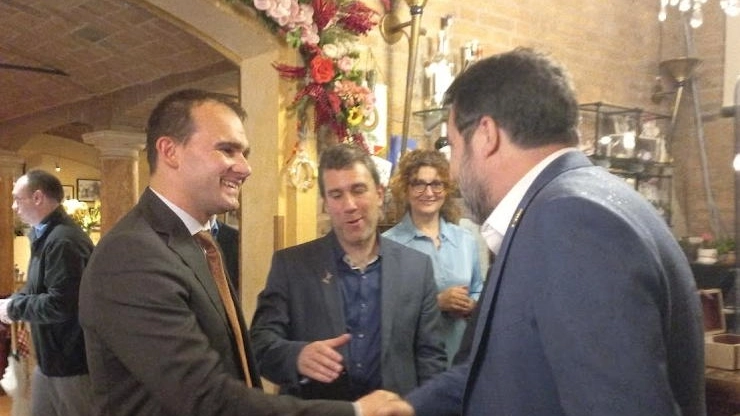 Simone Mora accogie Matteo Salvini