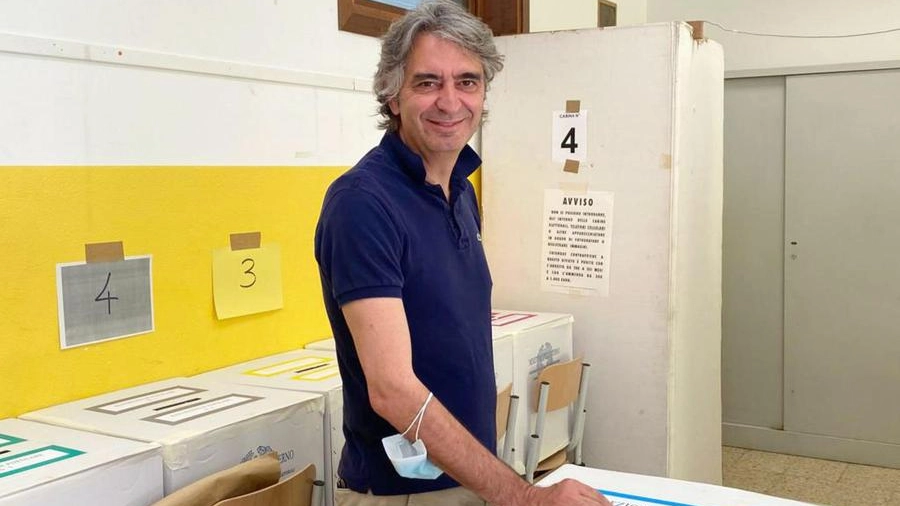 Federico Sboarina durante il voto