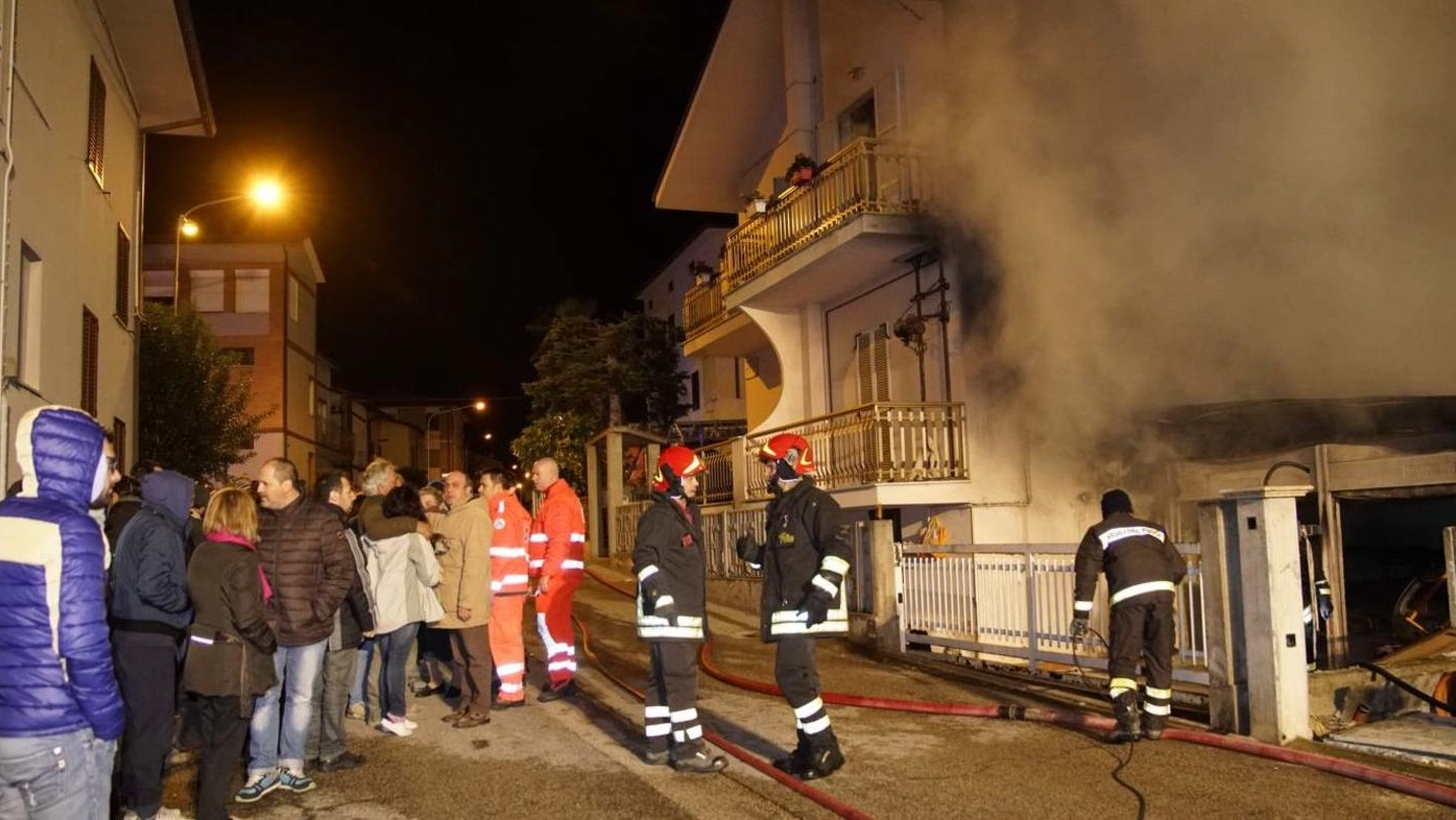 L’incendio a Campiglione (Foto Zeppilli)
