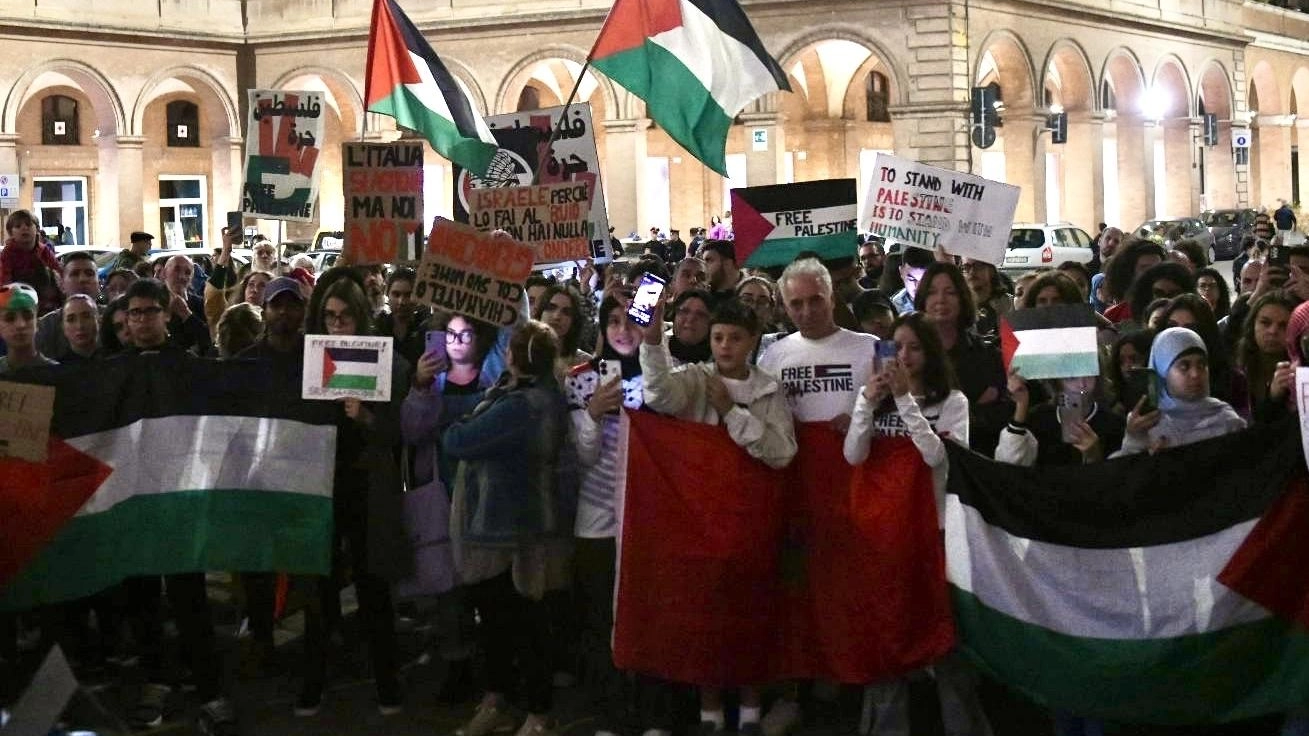 Manifestazione pro Palestina: "Basta bombe, basta occupazione"