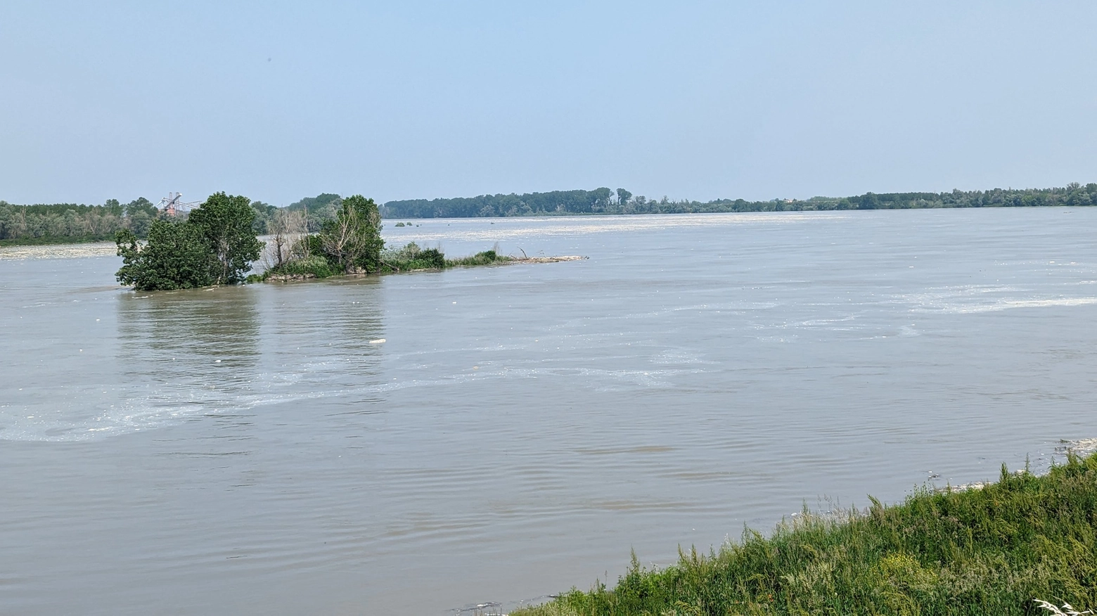 Il grande fiume ha raggiunto la quota di +0,67, in aumento rispetto al fine settimana. Allerta gialla sugli altri bacini regionali