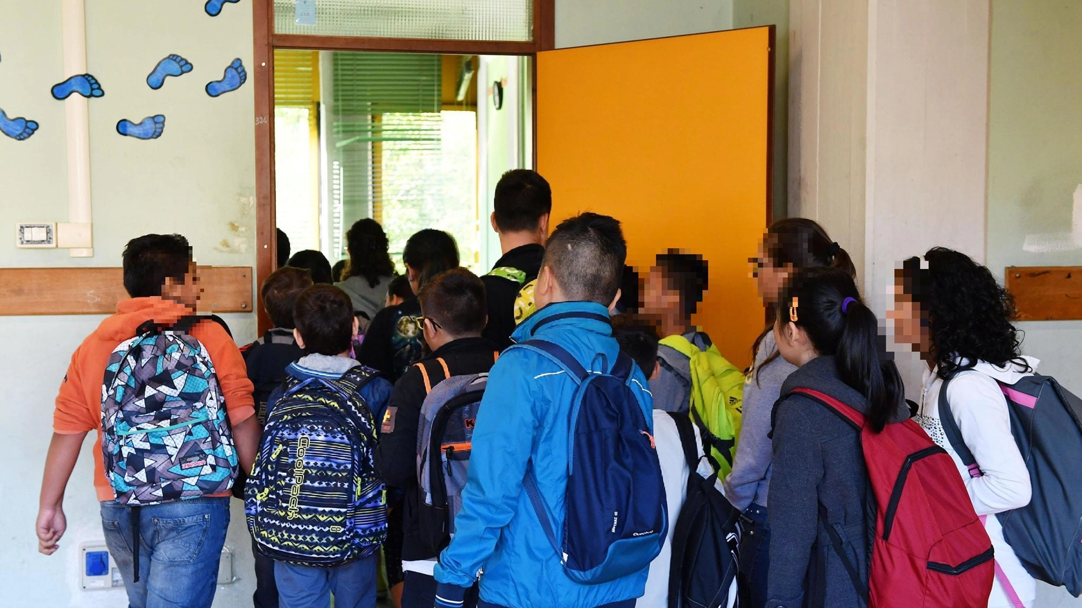 Cori da stadio in classe a Castelfranco Emilia: è polemica