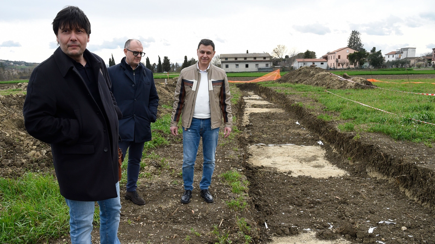 Tristano Luchetti, Riccardo Sacchi e Andrea Marchiori nell’area della necropoli