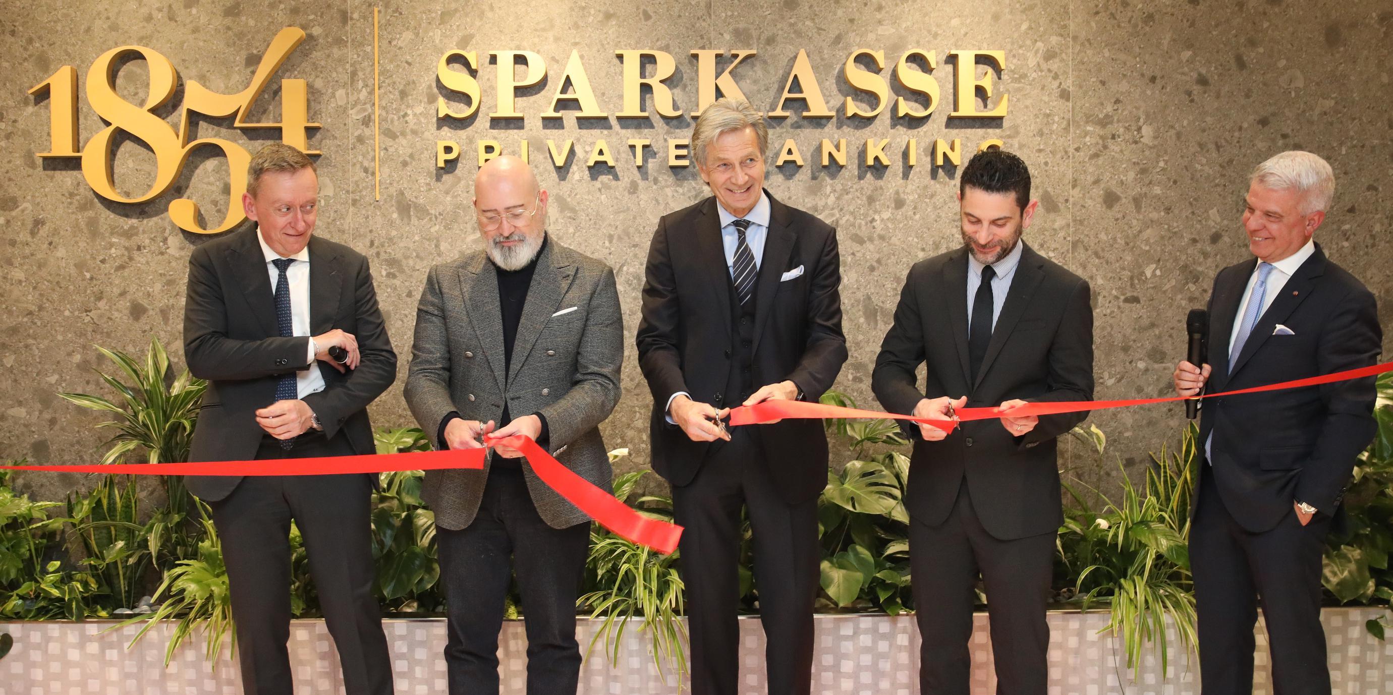 Sparkasse reaches the space of the towers, shared with Illumia