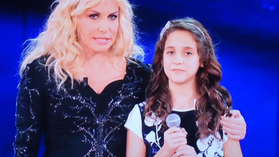 Elisa Del Prete con Antonella Clerici durante la finale di ‘Ti lascio una canzone’