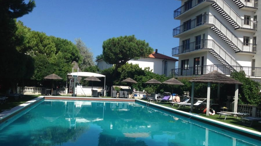 Tragedia a Riccione: ragazzo morto nella piscina del Grand Hotel