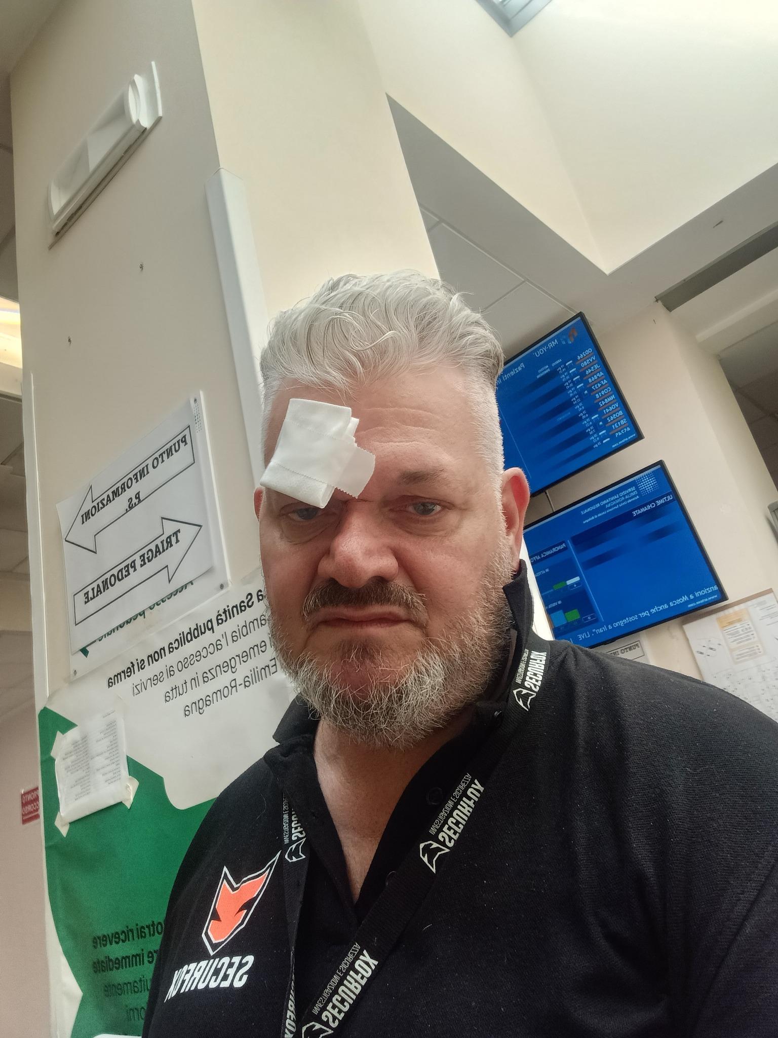 Vigilante preso a bottigliate: “Piazza dei Martiri è pericolosa” Vigilante preso a bottigliate: “Piazza dei Martiri è pericolosa”