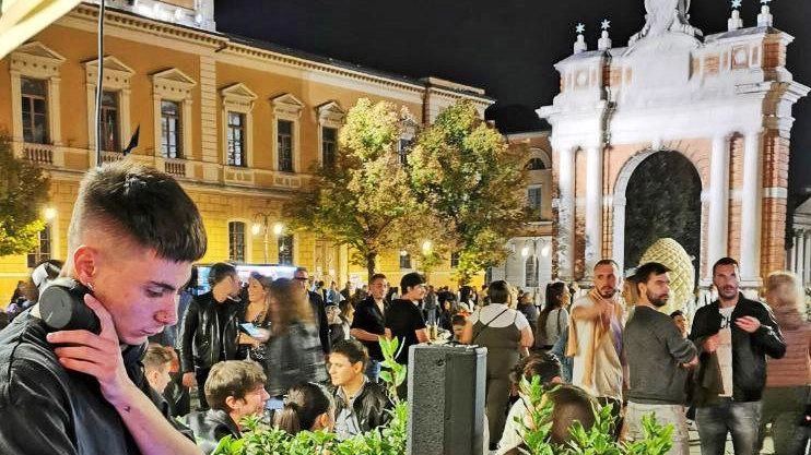 Domani a Santarcangelo, il centro storico si trasforma in una discoteca all'aperto con DiscoBorgo: aperitivi, musica dal vivo e deejayset in una festa organizzata da 'Città viva'.