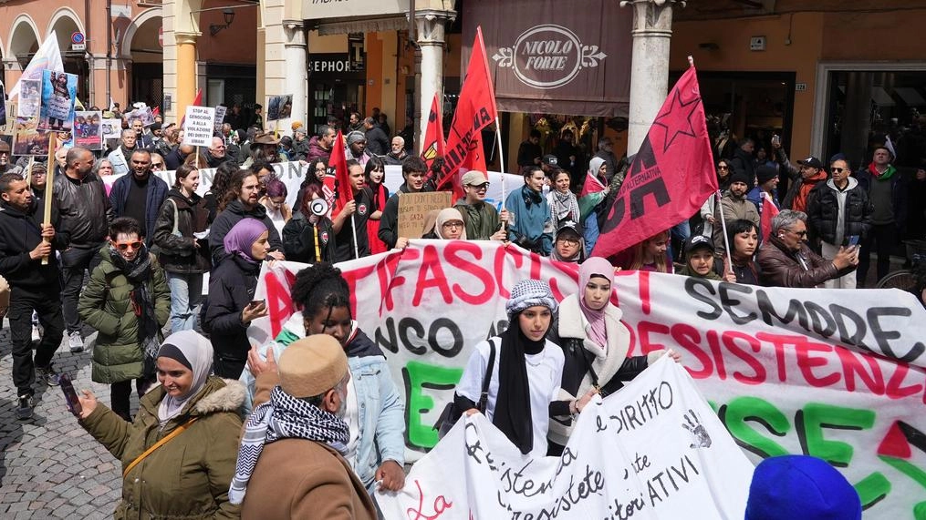 Strali della Lega sulla manifestazione del 25 aprile: "L’alleato dei pentastellati Mezzetti si dissoci". La parlamentare Ascari replica: "Ho preso parte a tutte le iniziative, sempre a favore della pace".