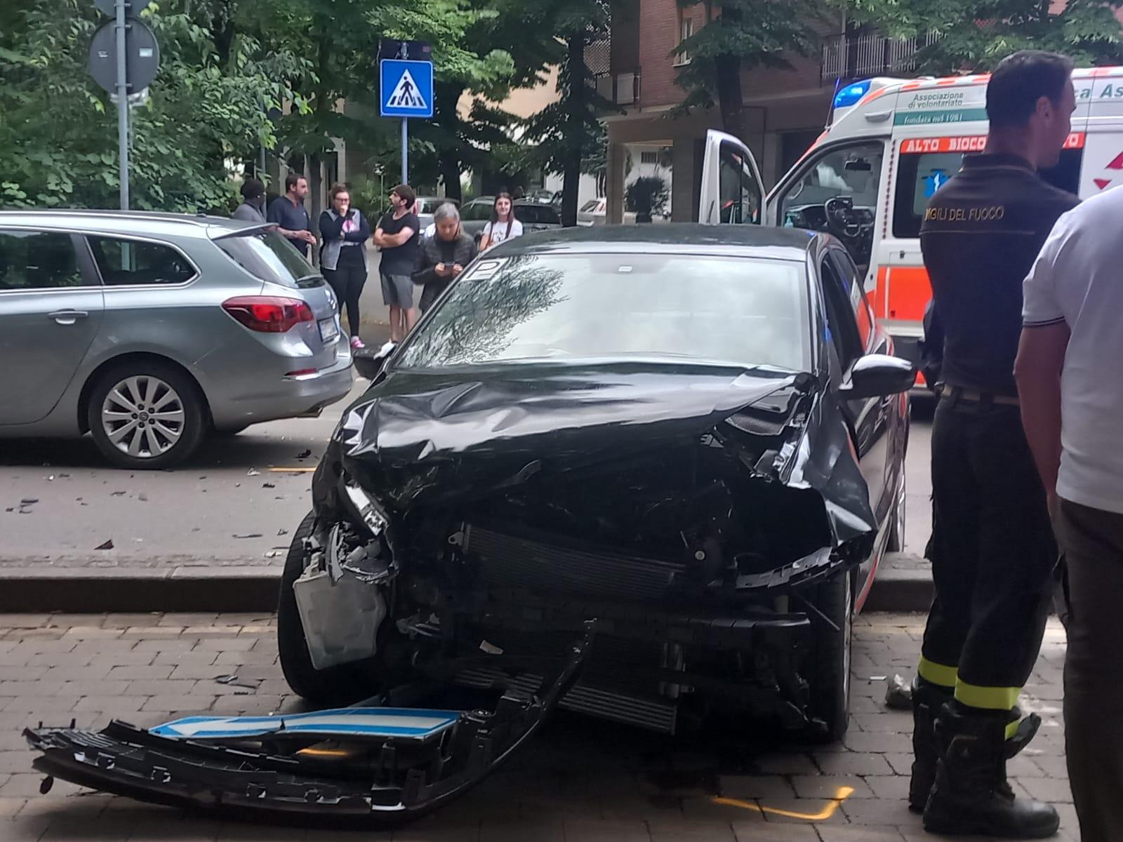 Incidente a Vignola: due feriti all’incrocio Incidente a Vignola: due feriti all’incrocio