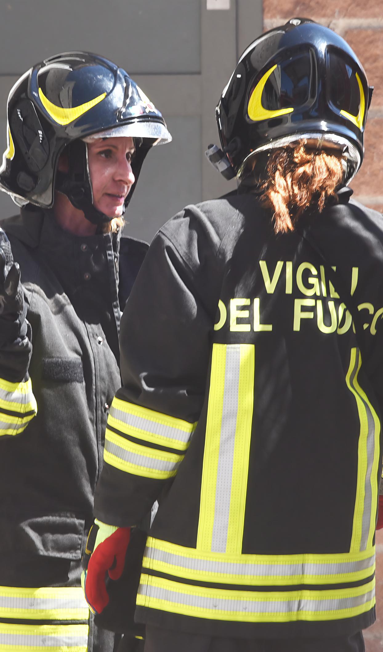 "Auto date alle fiamme per uno ‘sconto’ sulla casa" "Auto date alle fiamme per uno ‘sconto’ sulla casa"