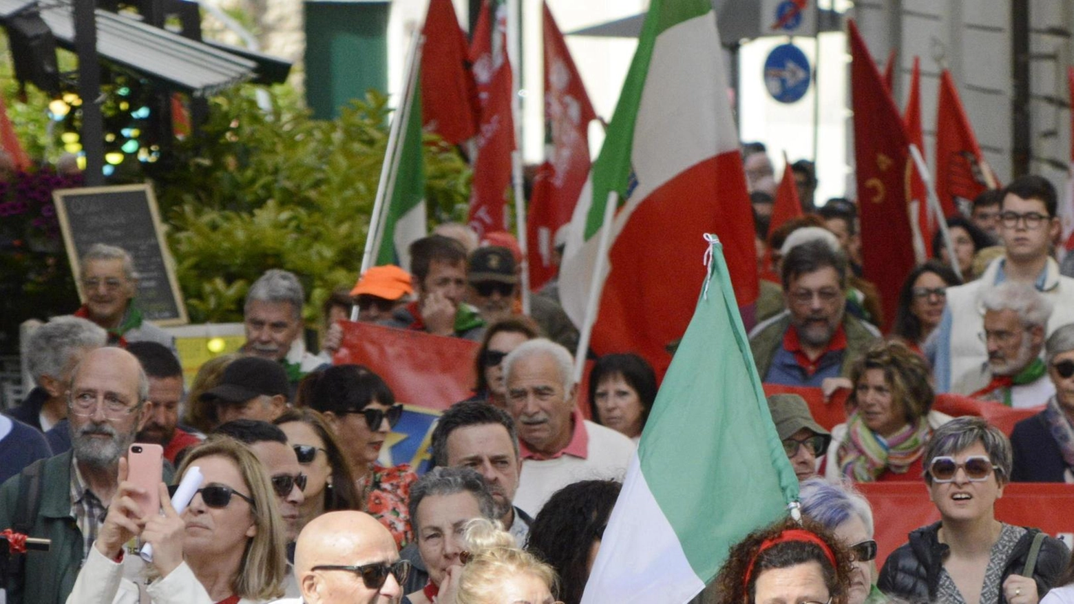 Il Partito Democratico di Senigallia aderisce alle celebrazioni del 25 Aprile organizzate dall'Anpi, sottolineando l'importanza di difendere i valori antifascisti e democratici minacciati dall'attuale contesto politico.
