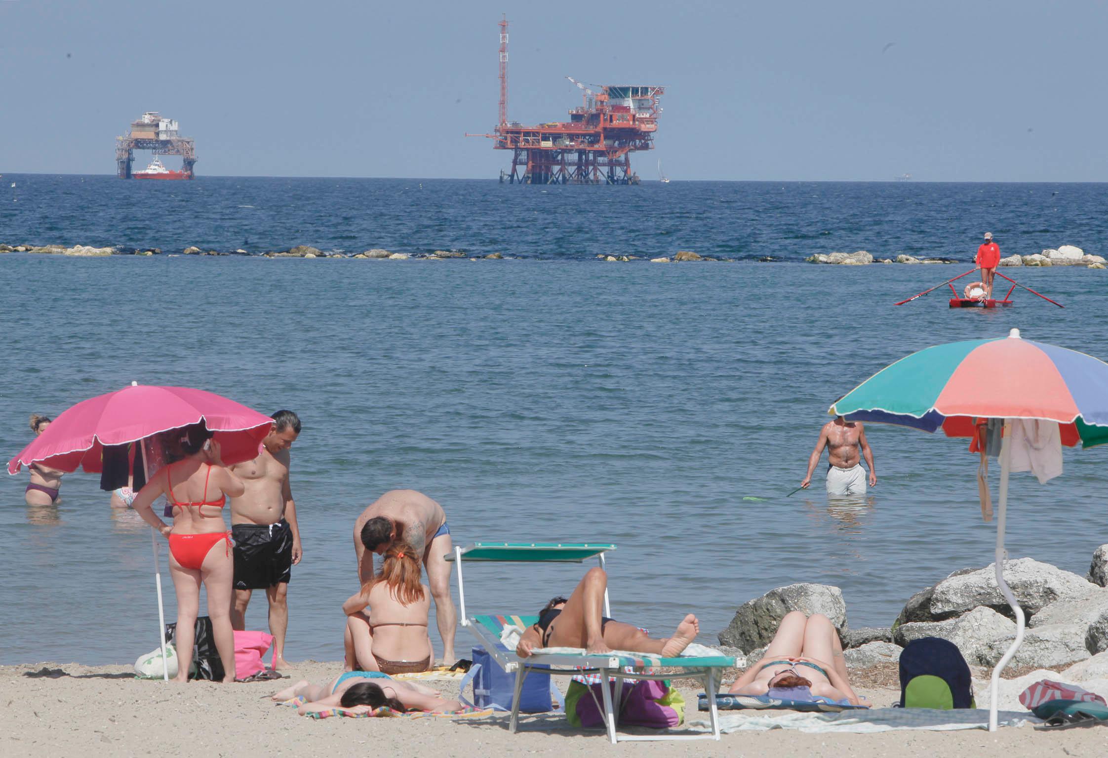 Lido di Classe, revocato il divieto di balneazione Lido di Classe, revocato il divieto di balneazione