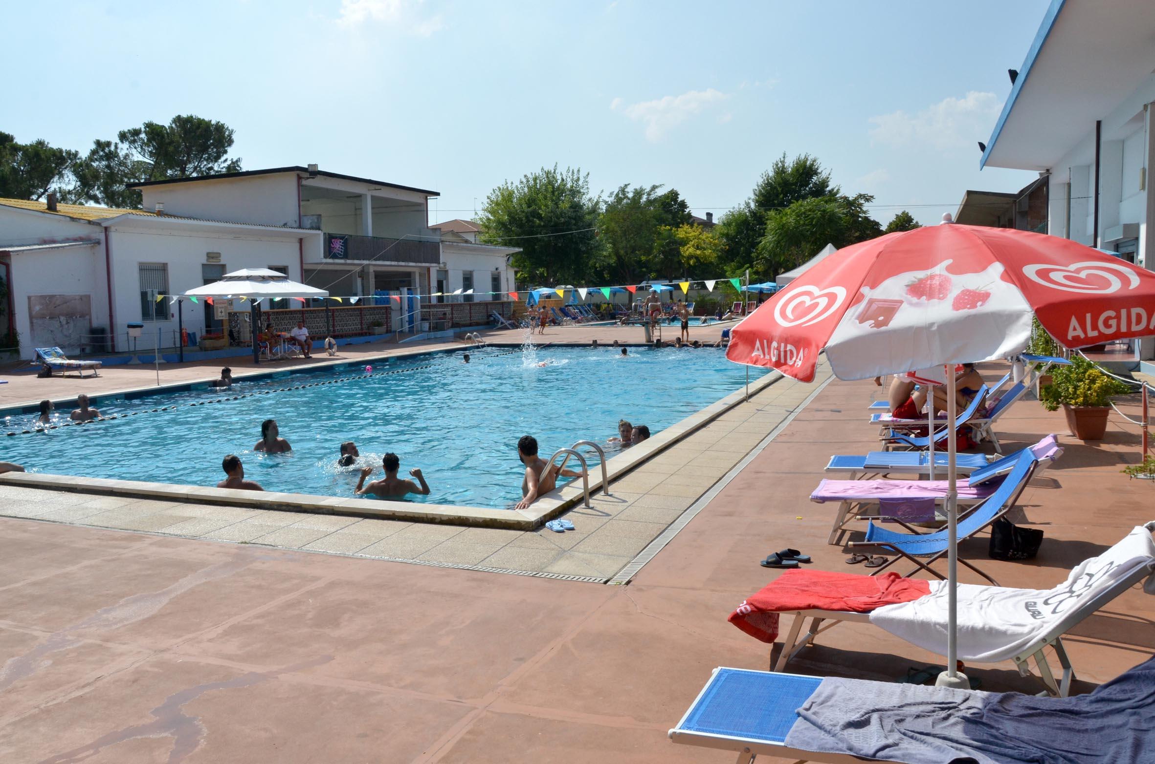 Piscina gratis a Meldola, un’idea contro caldo e solitudine: per chi e quando