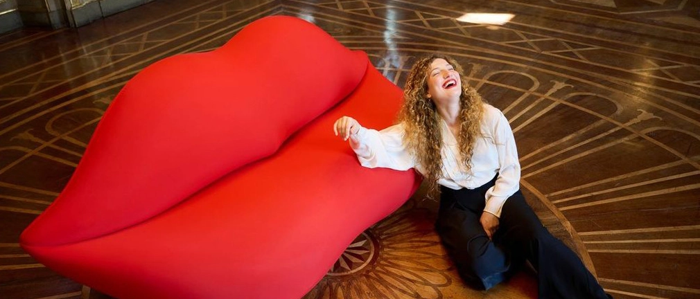 Il sofà, conosciuto come ‘Marilyn’ dalla diva che probabilmente lo ispirò, è stato animato da Motion Italia, azienda forlivese nata nel 1998 e divenuta leader nella progettazione di meccanismi relax