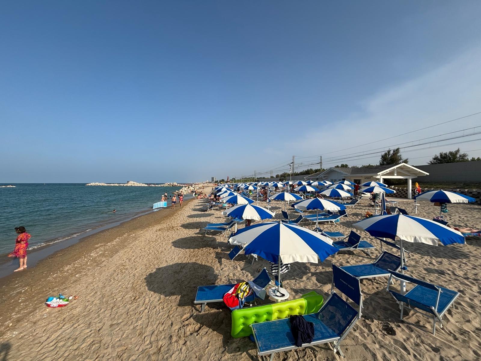Turista si accascia e muore al mare. Era arrivato da appena un giorno Turista si accascia e muore al mare. Era arrivato da appena un giorno
