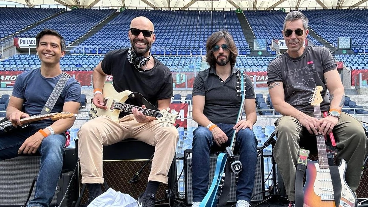 Il chitarrista maceratese si è esibito prima della finale di Coppa Italia a Roma "Rock e calcio, da tifoso juventino è stata un’esperienza indimenticabile".