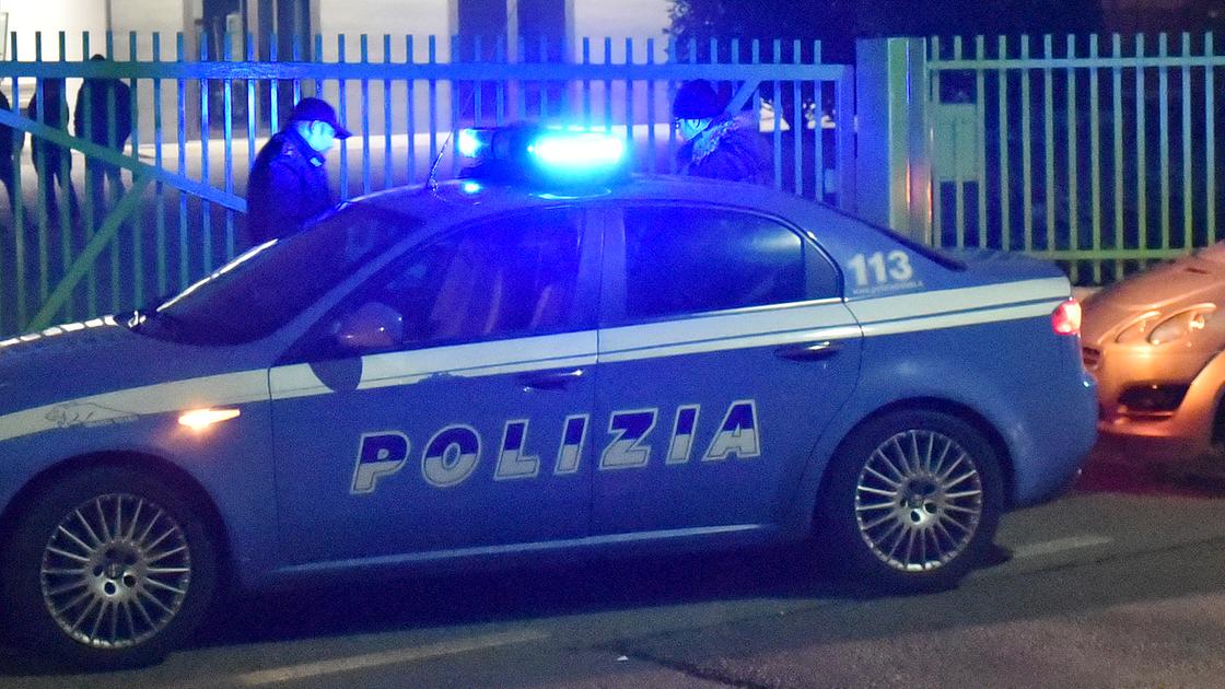 Incidente a Fermo con l’auto rubata: si schianta durante la fuga. Denunciato 60enne