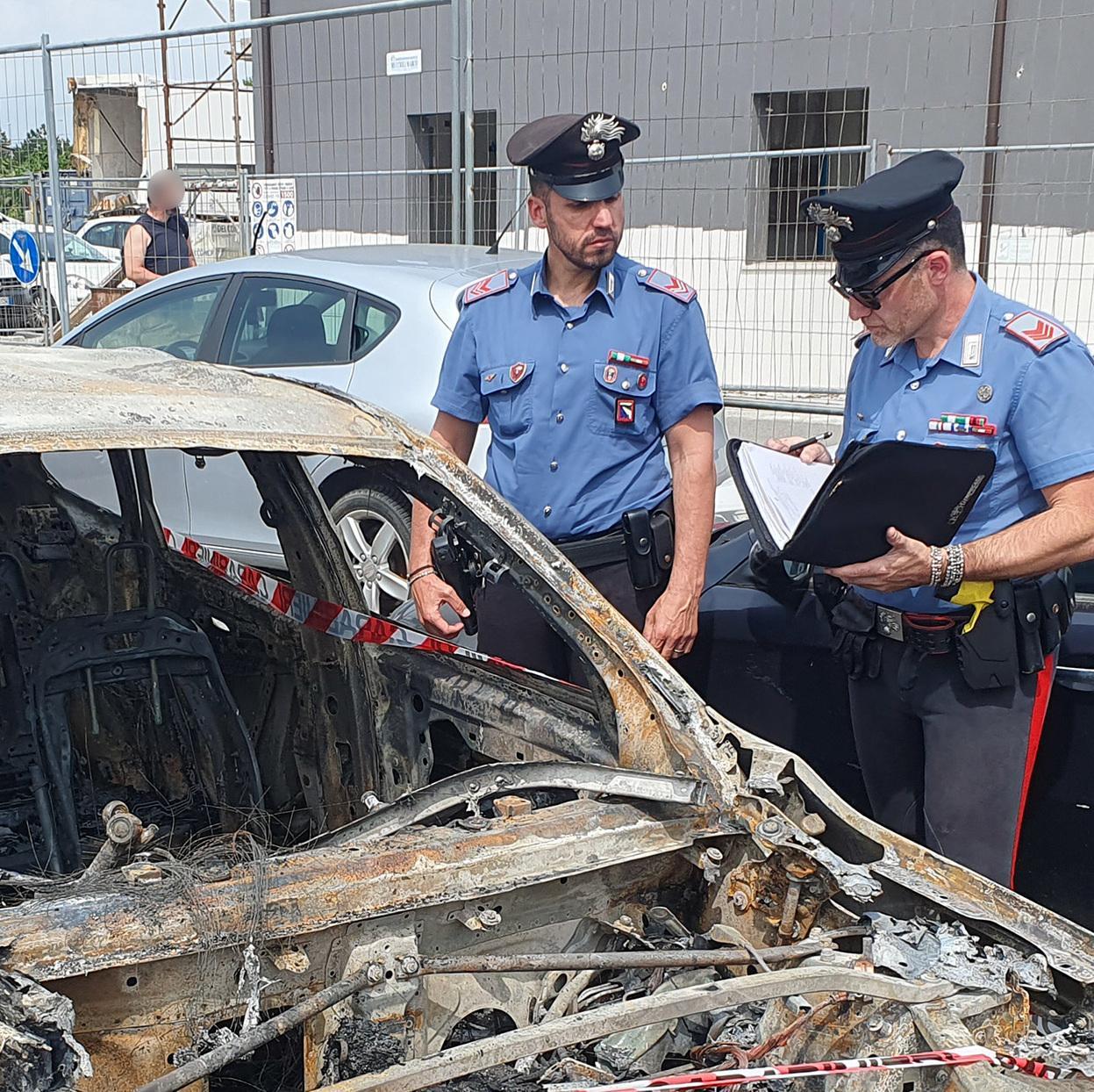 a fuoco l auto di barzan campagna di odio 