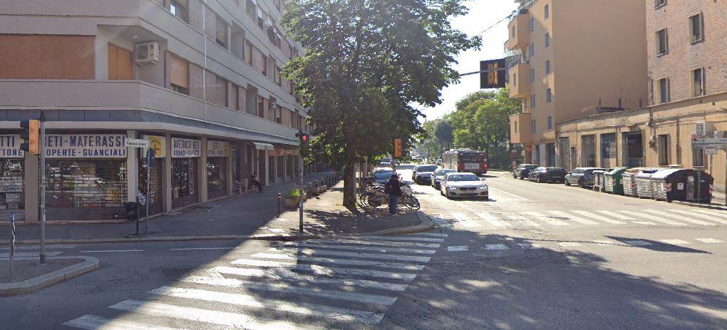 Incidente in via Zanardi a Bologna, ciclista 52enne grave: è in prognosi riservata Incidente in via Zanardi a Bologna, ciclista 52enne grave: è in prognosi riservata