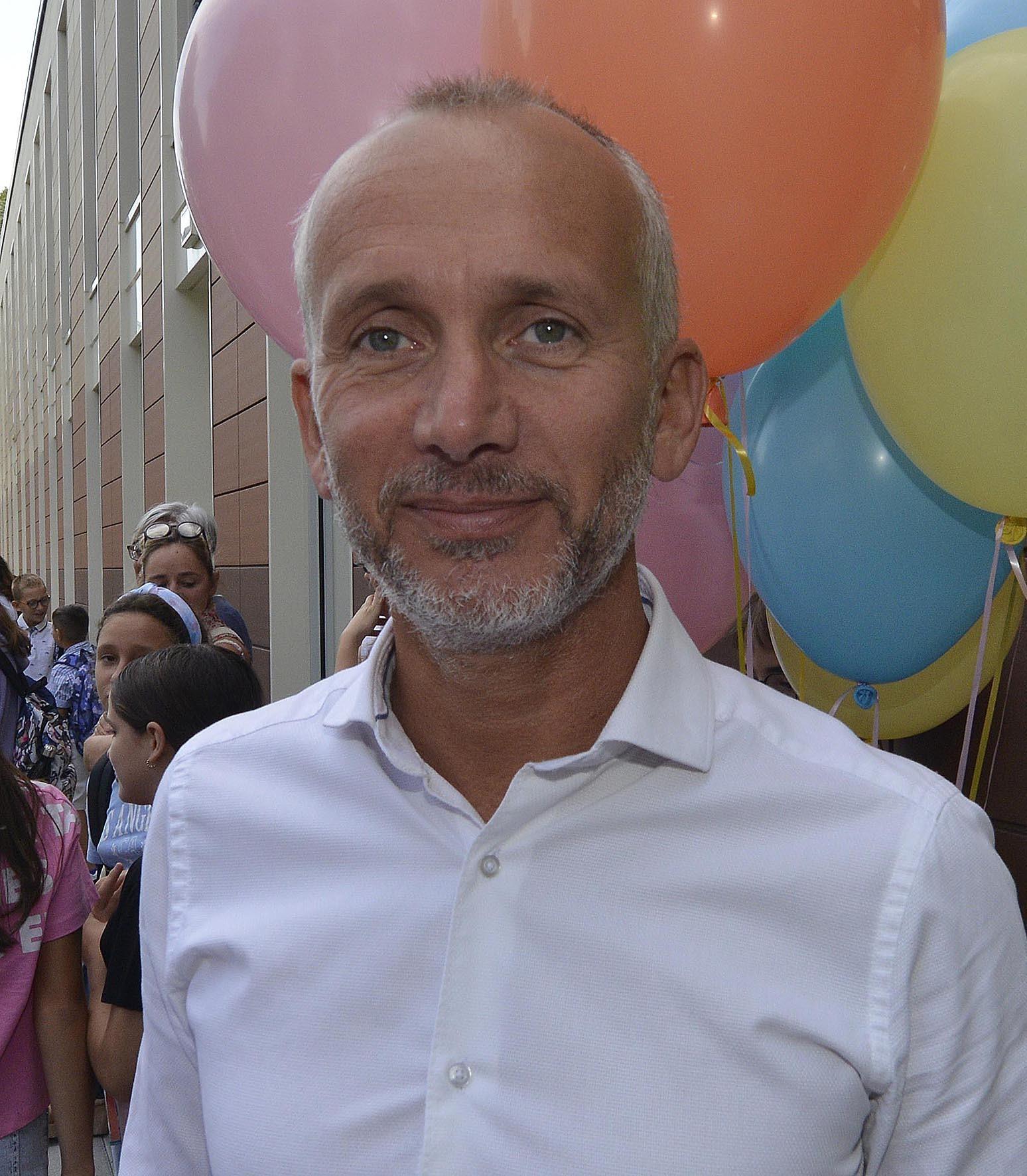 genitori pronti alla piazza per 200 alunni 4 bagni