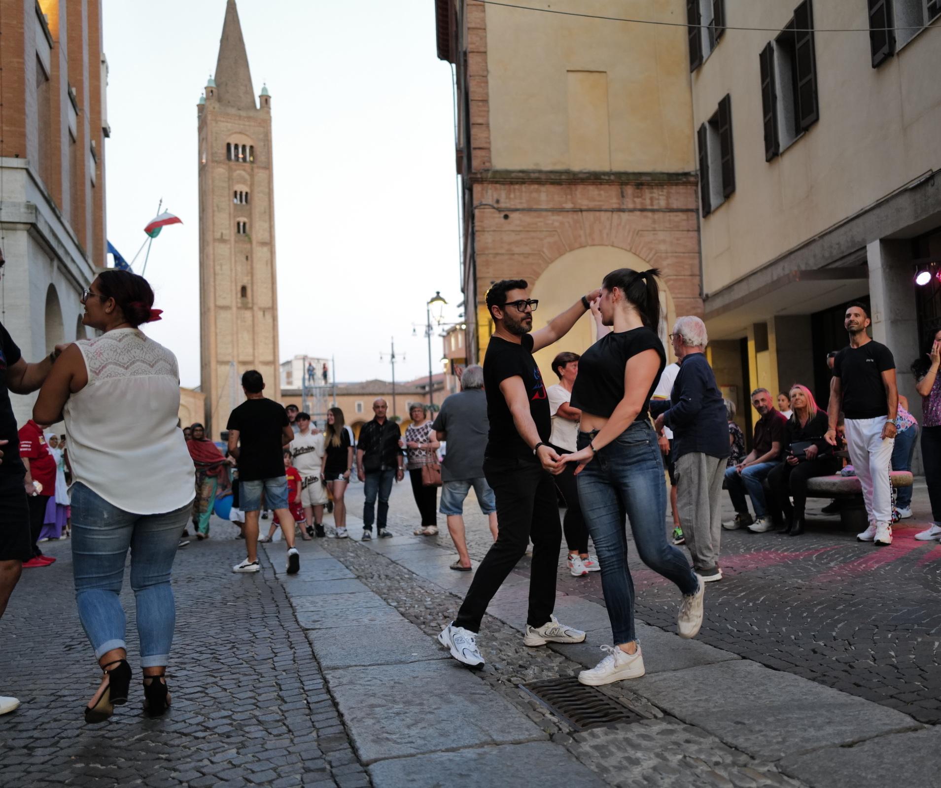 Tornano i ’mercoledì’. Buskers in piazza Saffi