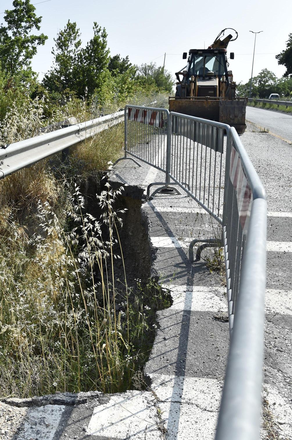 Lavori in via Mattei, traffico in tilt: "Chiusura comunicata da tempo, cantiere importante per la città" Lavori in via Mattei, traffico in tilt: "Chiusura comunicata da tempo, cantiere importante per la città"