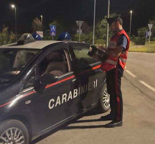 guastalla ebbro denunciato per offese ai carabinieri
