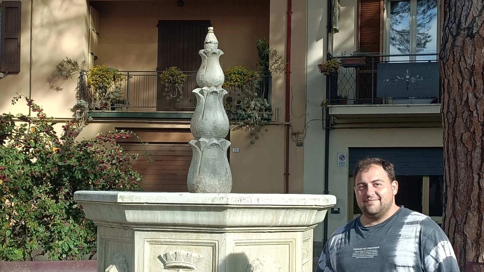 Il leghista Marco Ronchini sollecita la riqualificazione della storica fontana di Piazza Roma a Fontanelice, evidenziando l'importanza simbolica e la necessità di interventi urgenti per preservarla e valorizzarla.