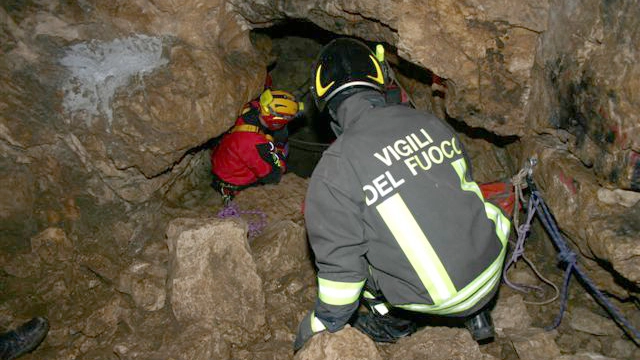 I soccorsi in grotta (foto d'archivio)