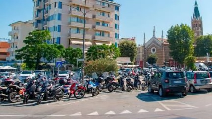 A Rimini partono i lavori per il parcheggio Tripoli dopo il ponte festivo: chiusa al traffico l'area tra Piazzale Marvelli e viale Tripoli per la realizzazione di un parcheggio interrato e miglioramenti urbani. Investimento di 12,6 milioni con fondi comunali e Fondo sviluppo e coesione infrastrutture, con scadenza entro il 2025.