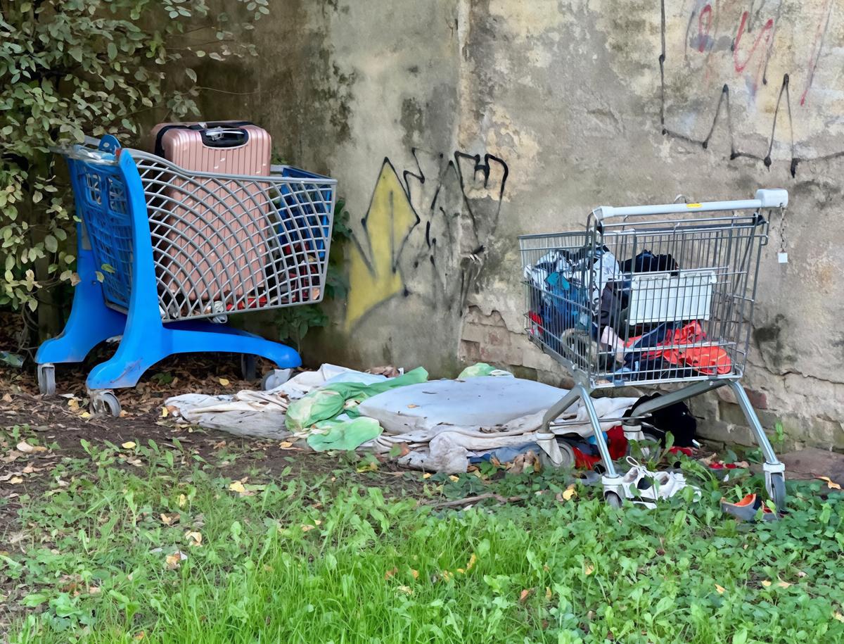 degrado e un clochard molesto in centro