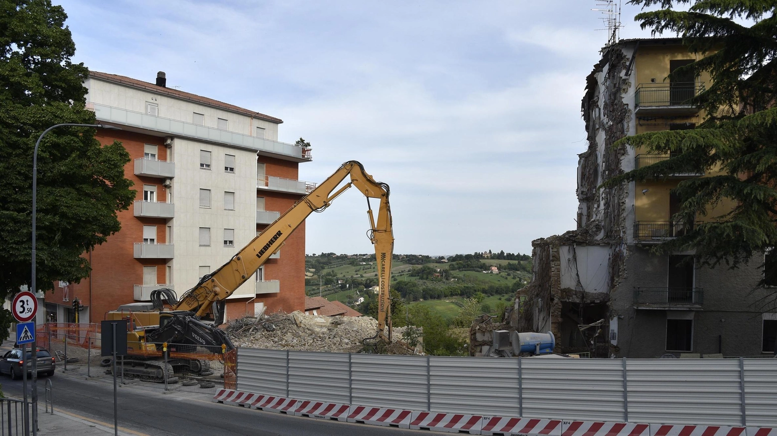 Il maxi cantiere: "Lunedì la demolizione del palazzo più in alto. Promossa la viabilità"
