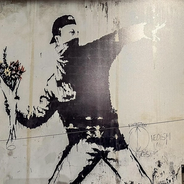 Bansky, al via a Cervia la mostra del re della street art