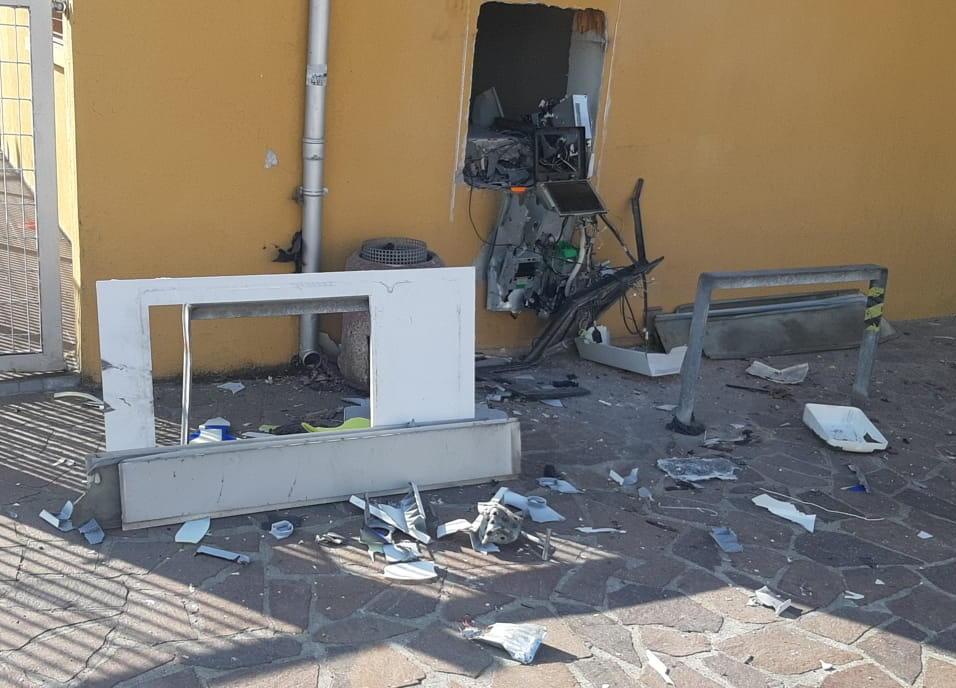 Esplode Postamat a Rolo, ladri in fuga a mani vuote Esplode Postamat a Rolo, ladri in fuga a mani vuote
