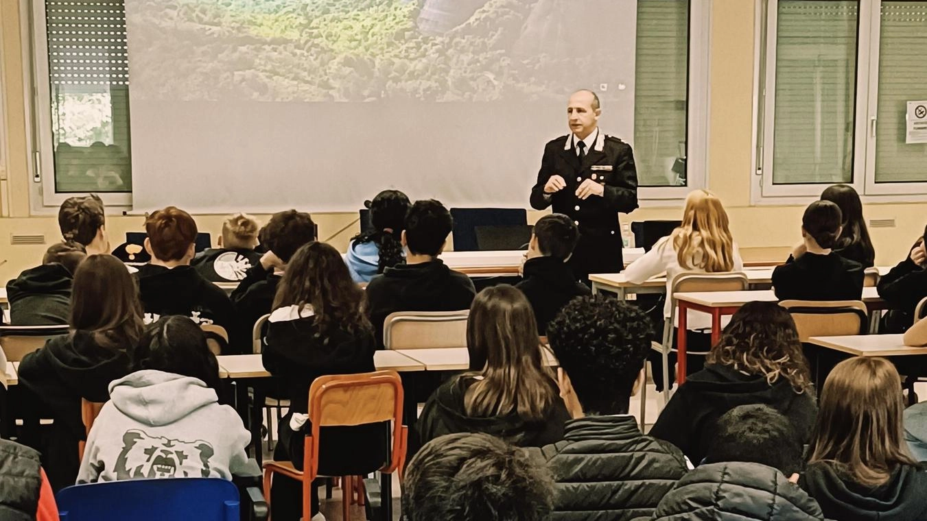 Educazione alla legalità, i carabinieri in cattedra per 250 studenti