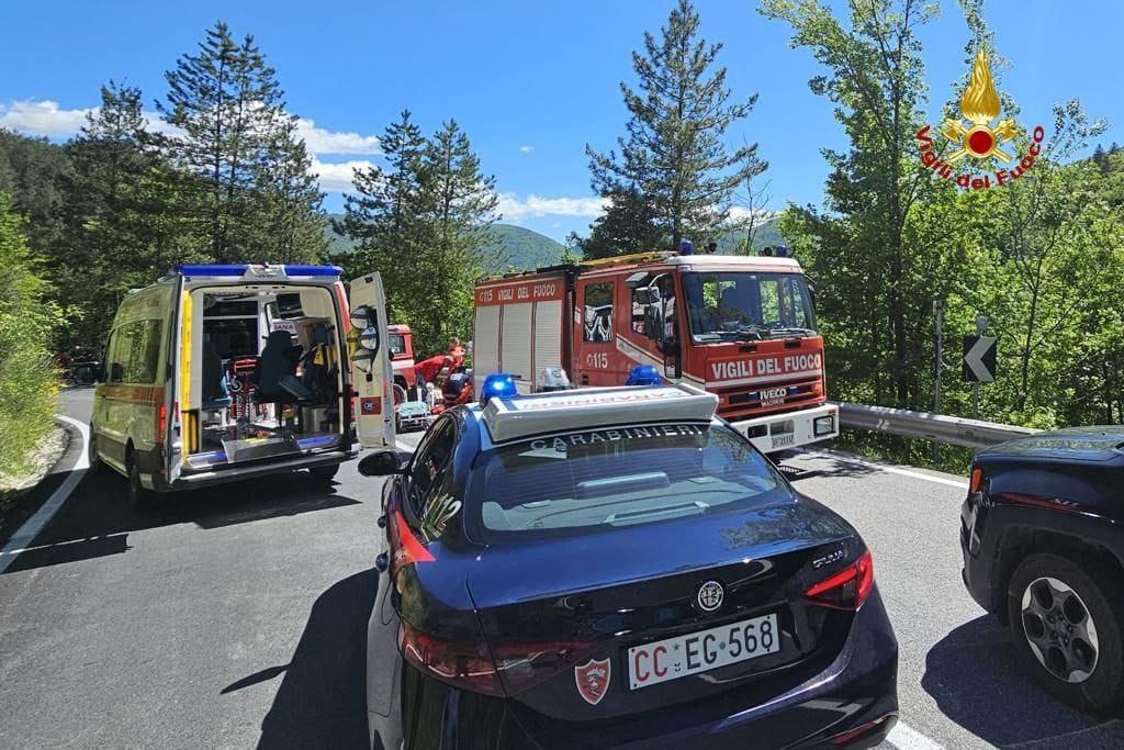 sbalzato nella scarpata dopo lo schianto con un auto muore motociclista da Ilrestodelcarlino.it sbalzato nella scarpata dopo lo schianto con un auto muore motociclista