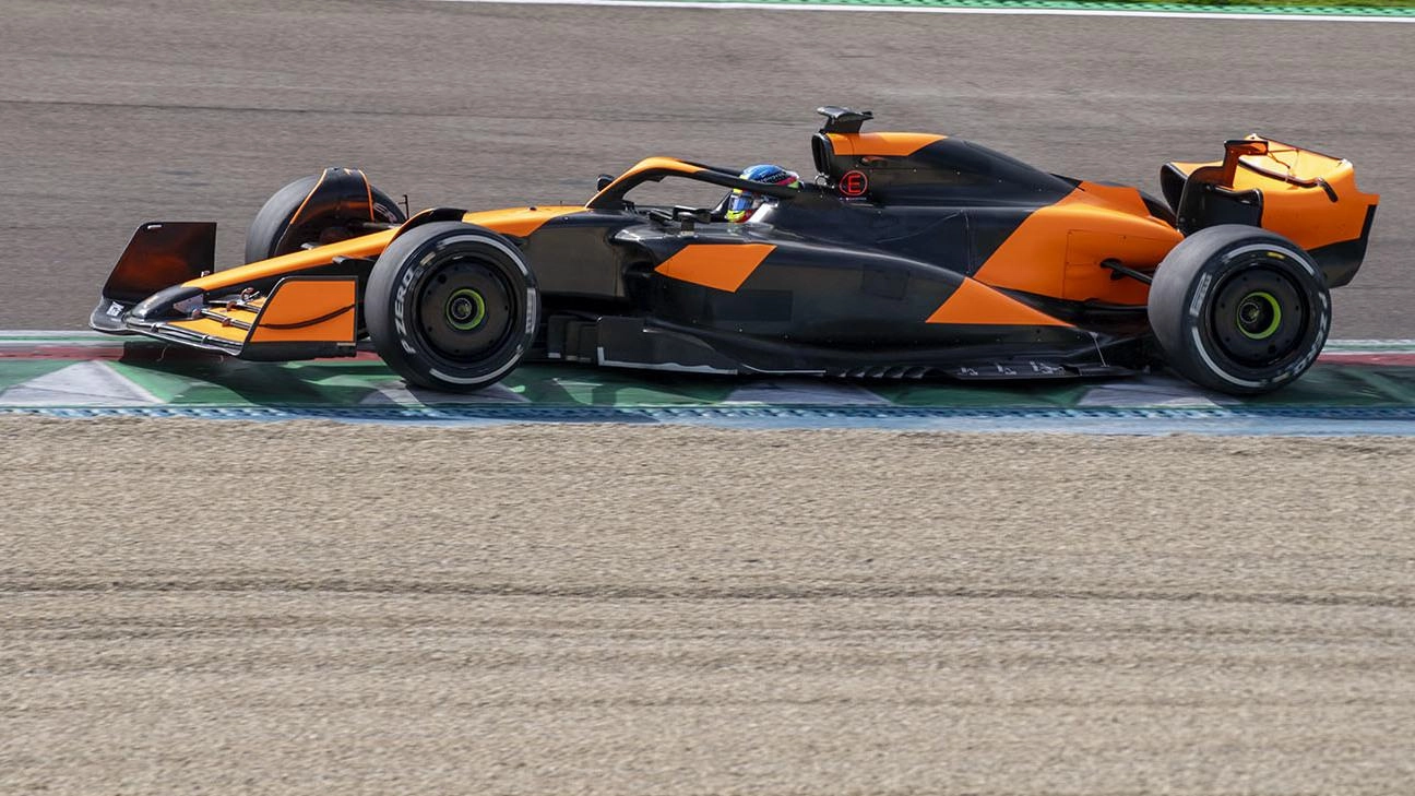 Aria di Formula uno. McLaren in pista con Piastri e Norris