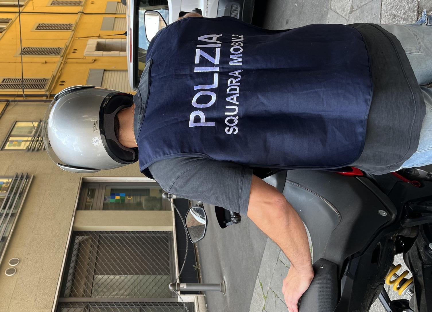 Il call center dello spaccio. Blitz e arresti della polizia Il call center dello spaccio. Blitz e arresti della polizia